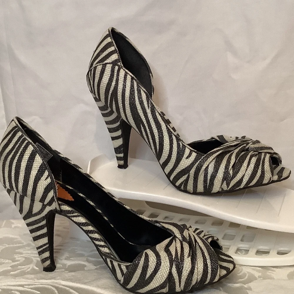 GUC Rocket Dog zebra animal‎ black white heels canvas